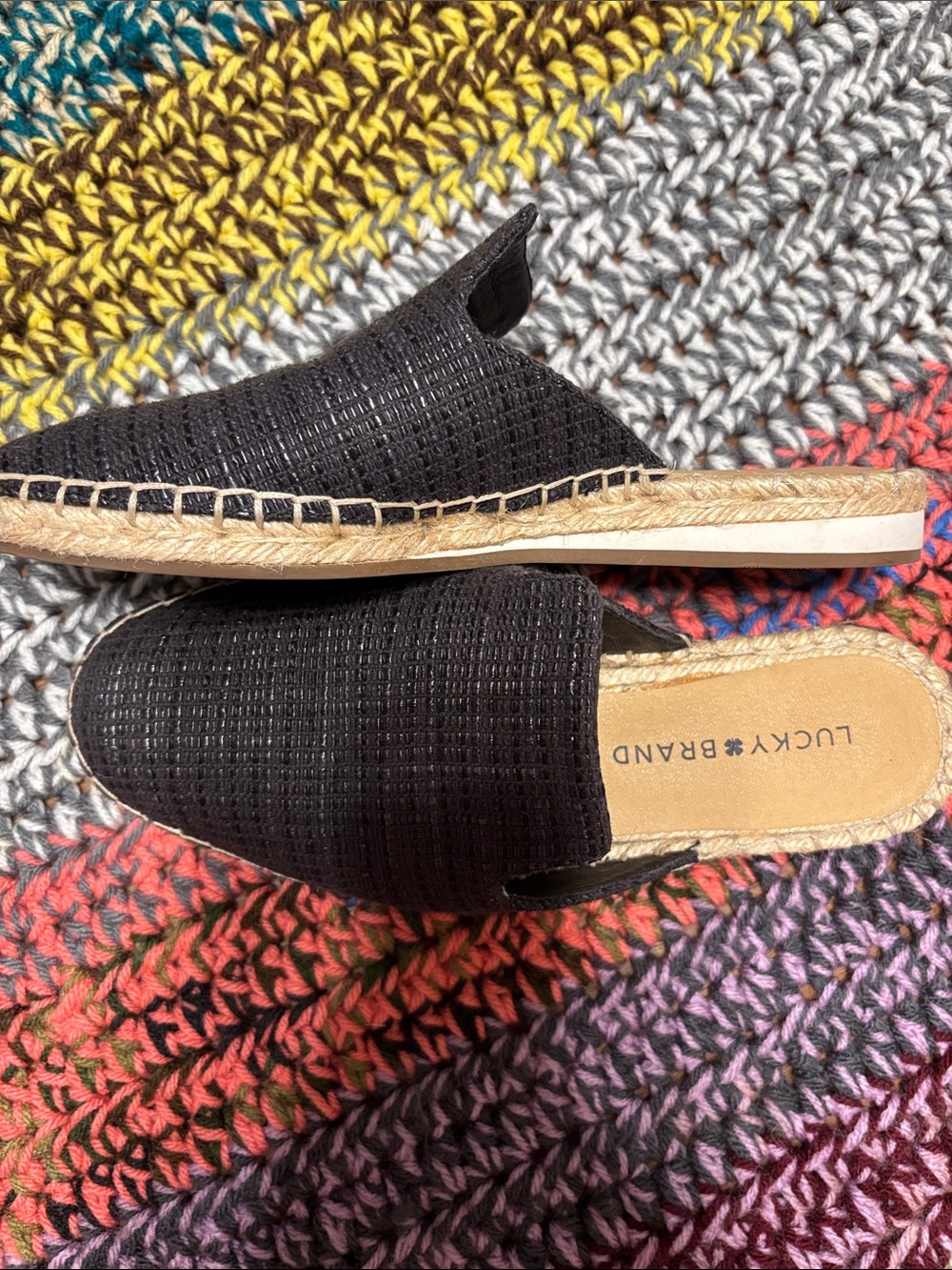 BEAUTIFUL Lucky Brand Black Woven Slip-On Mules Sz 6 - Picture 4 of 9